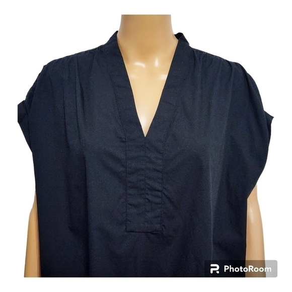 UNITED Colors Of Benetton V-Neck Black Top - Picture 3 of 8